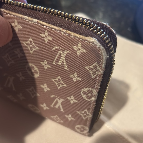 Louis Vuitton DENIM Authentic Monogram Zippy Wallet - Picture 11 of 12